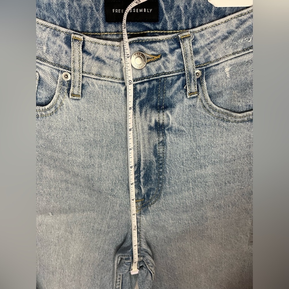 Free Assembly Woman’s Sz 8 denim jeans super high rise straight w/distressing - Picture 6 of 9